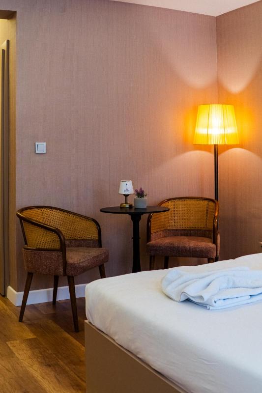 Deluxe Triple Room image 4