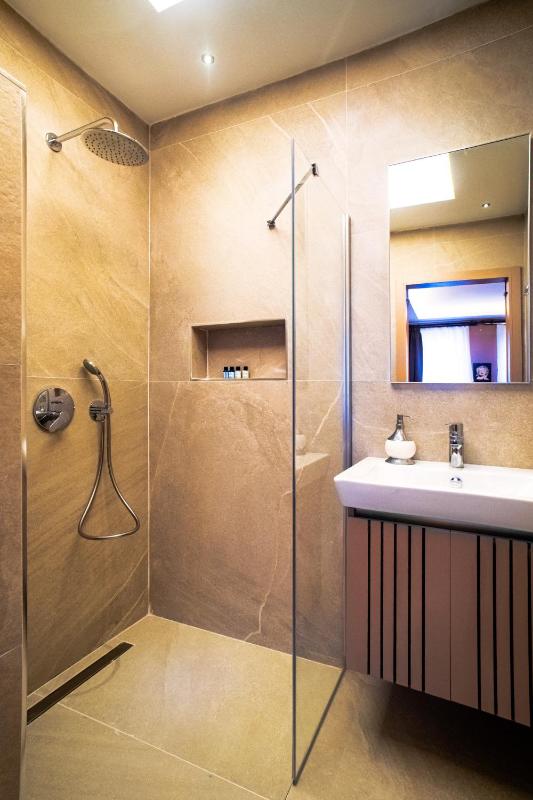 Deluxe Double Room image 2