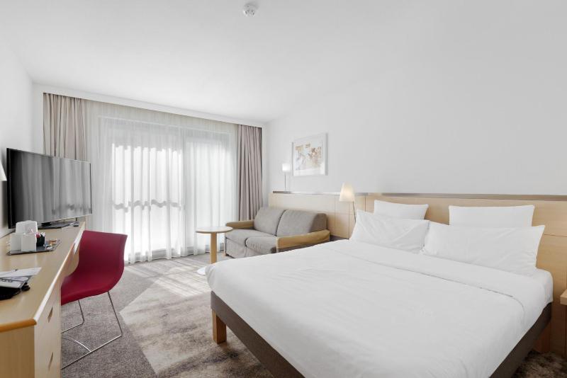 Superior double room with sofa bed image 3