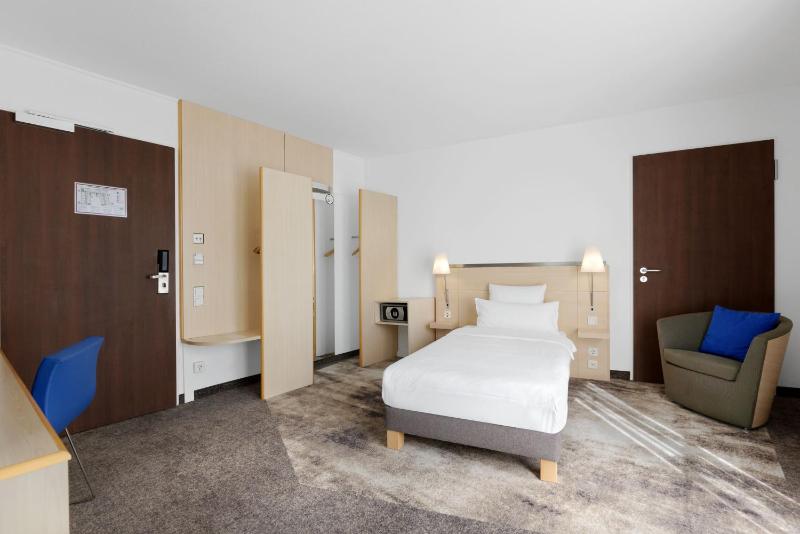 Standard single room - Accessible image 2