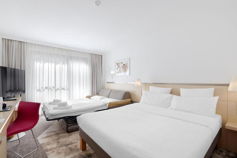 Superior double room with sofa bed image 1