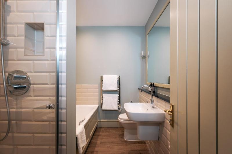 Small Double Room image 4
