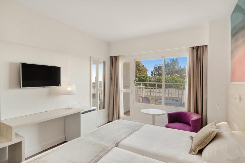 Standard Double Room image 4