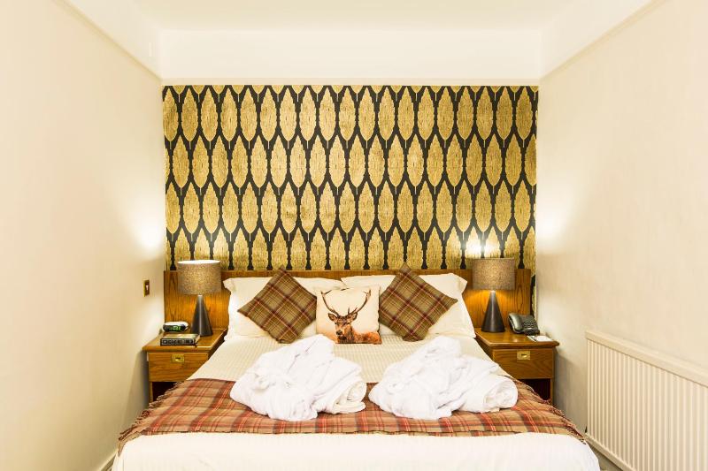 Double Room image 3