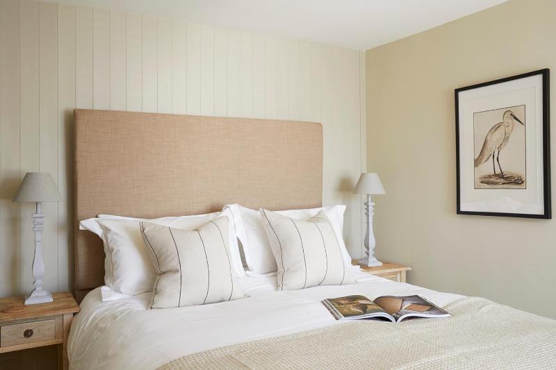 Double Room image 4