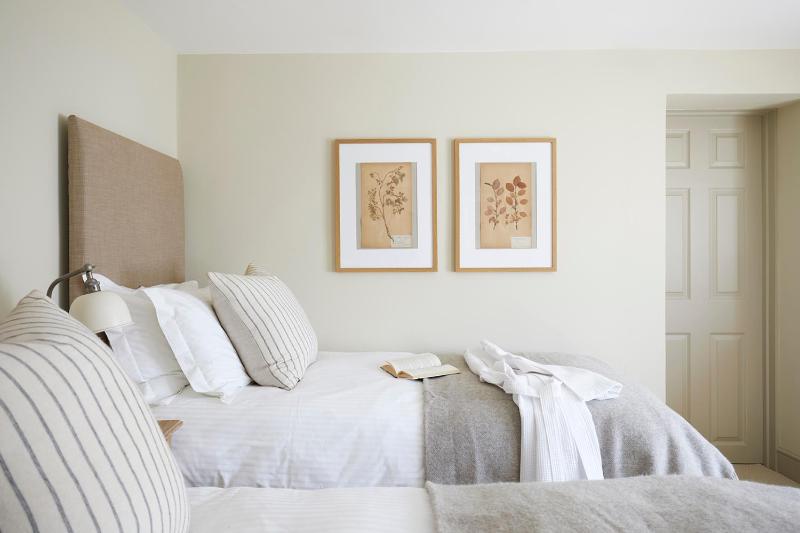 Twin Room image 1