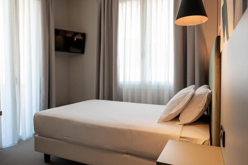 Single Room image 4