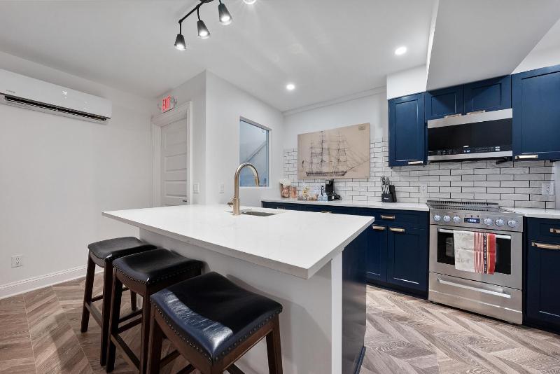 1 bedroom Suite image 1