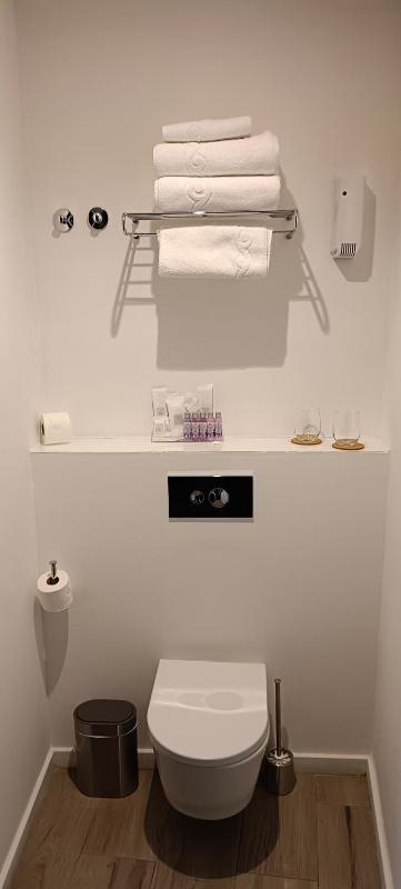 Double Room with Spa Bath image 2