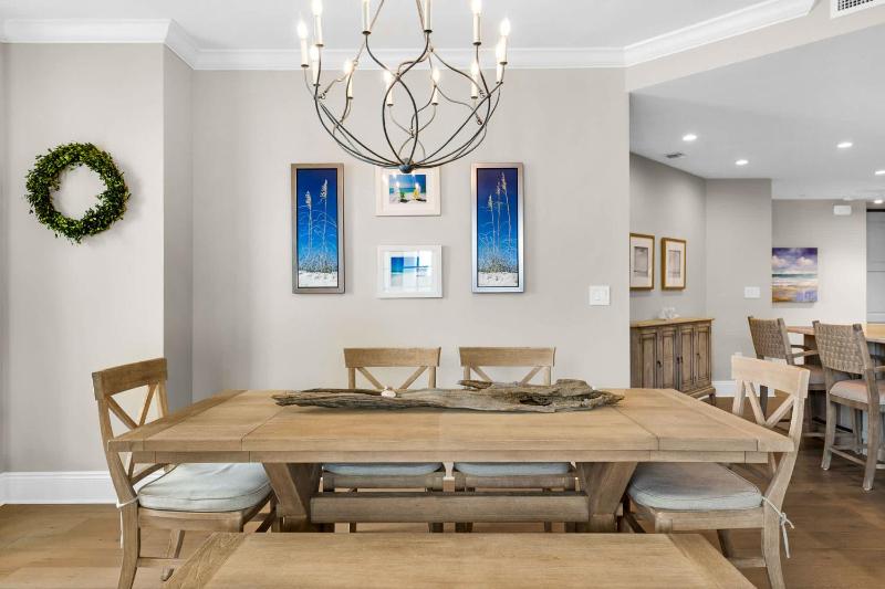 Casa Del Oro Penthouse at Barrett Square - Downtown Rosemary Beach Pool &Hot Tub Access - image 26