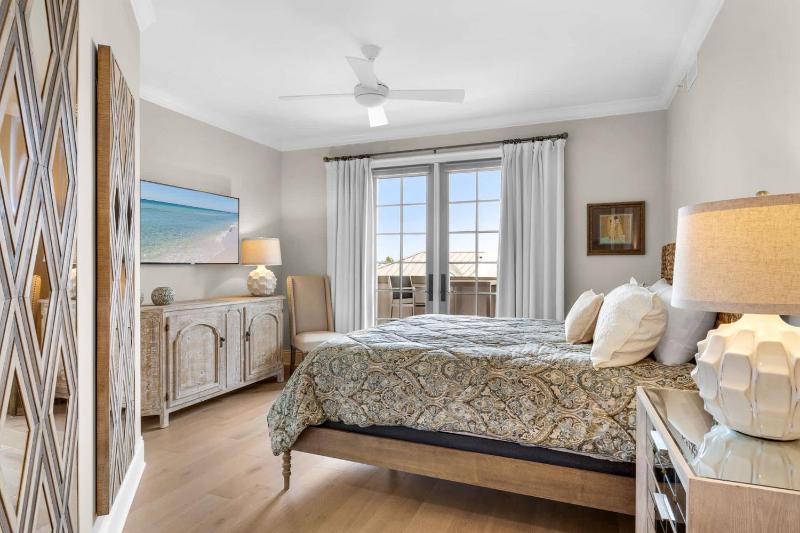Casa Del Oro Penthouse at Barrett Square - Downtown Rosemary Beach Pool &Hot Tub Access - image 8