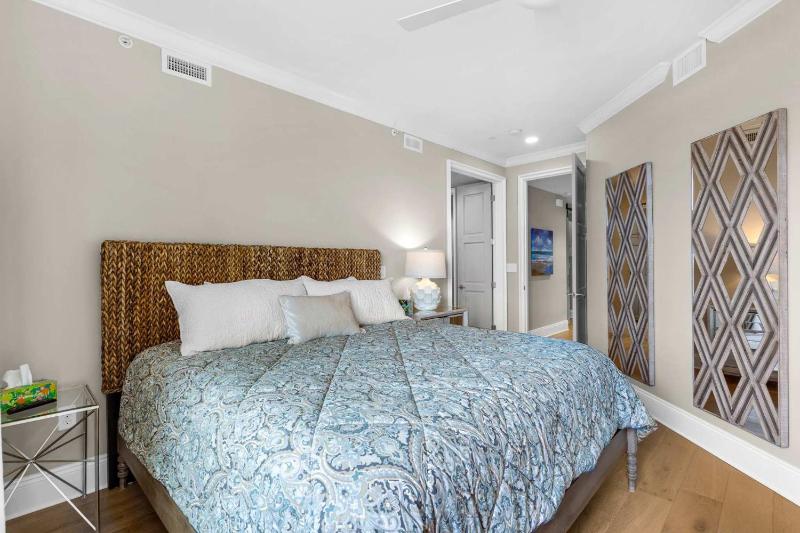 Casa Del Oro Penthouse at Barrett Square - Downtown Rosemary Beach Pool &Hot Tub Access - image 14