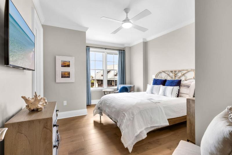 Casa Del Oro Penthouse at Barrett Square - Downtown Rosemary Beach Pool &Hot Tub Access - image 36