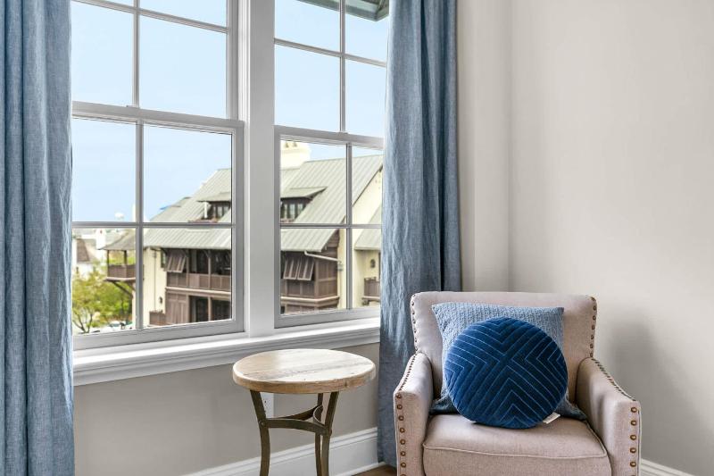 Casa Del Oro Penthouse at Barrett Square - Downtown Rosemary Beach Pool &Hot Tub Access - image 16