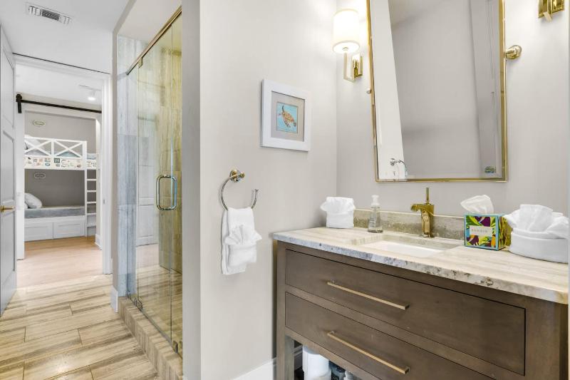 Casa Del Oro Penthouse at Barrett Square - Downtown Rosemary Beach Pool &Hot Tub Access - image 44