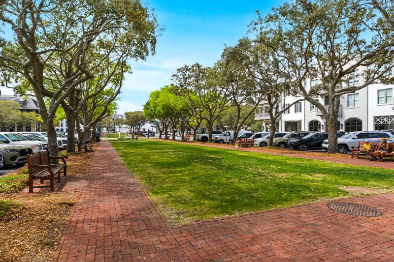 Casa Del Oro Penthouse at Barrett Square - Downtown Rosemary Beach Pool &Hot Tub Access - image 18
