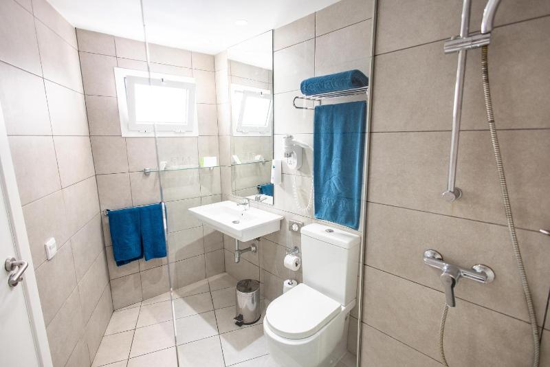 Double Room with Terrace & Pool View image 4