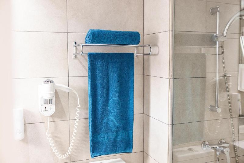 Double Room with Pool View image 3