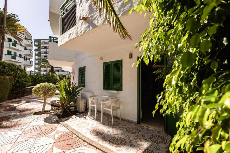 Double Room with Terrace & Pool View image 2