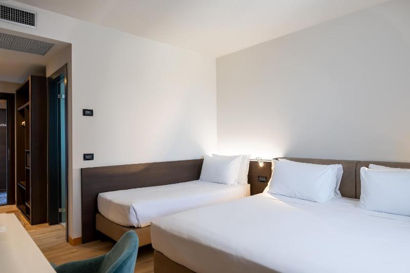 Comfort Triple Room image 3