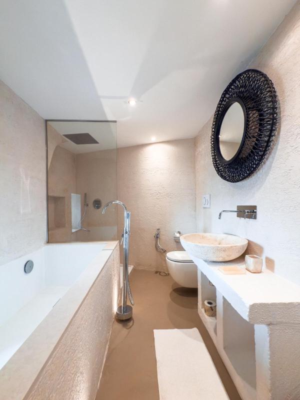 Suite with Sea View image 4