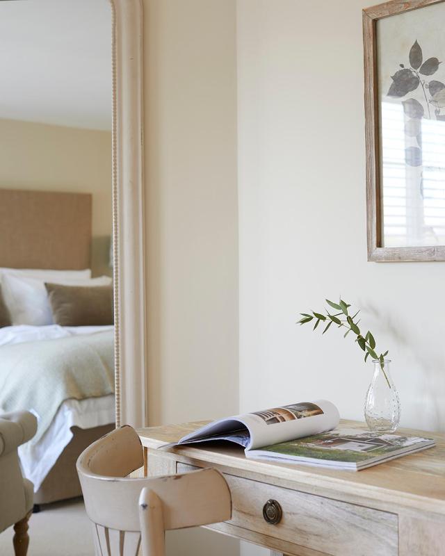 Superior King Room image 4