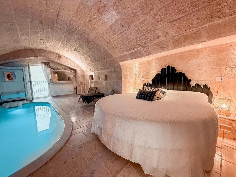 Luxury Suite with Private Pool and Sea View image 2