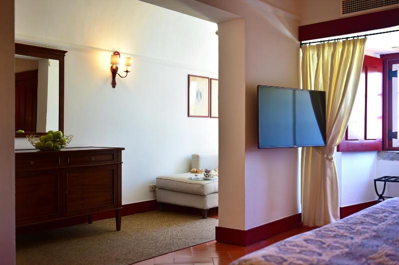 Junior Suite (2 Adults + 1 Child) image 3
