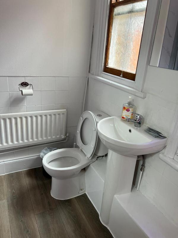 Single Room with Shared Bathroom image 1