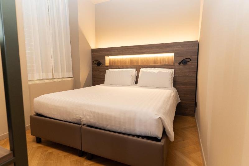 Double Room image 2