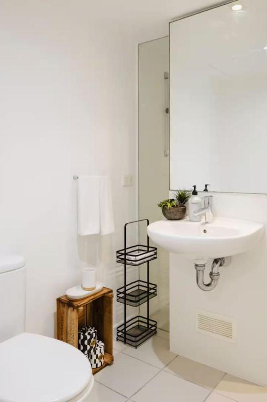 Gorgeous Loft in Heritage Bldg - image 13