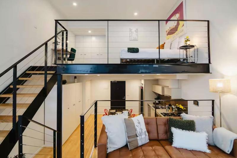 Gorgeous Loft in Heritage Bldg - image 16