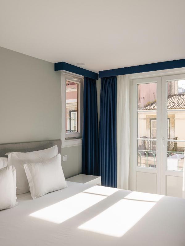 Superior Suite with Balcony image 1