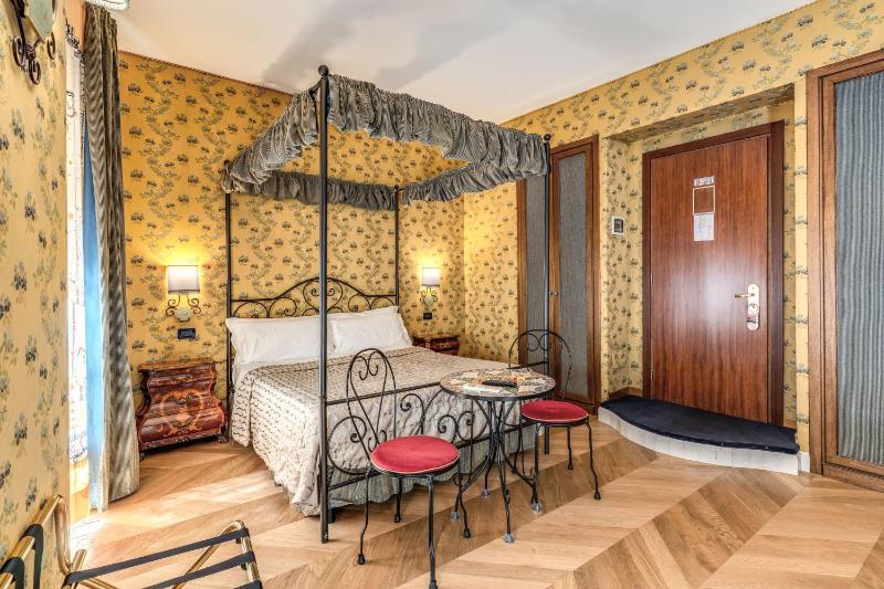 Double or Twin Room image 4