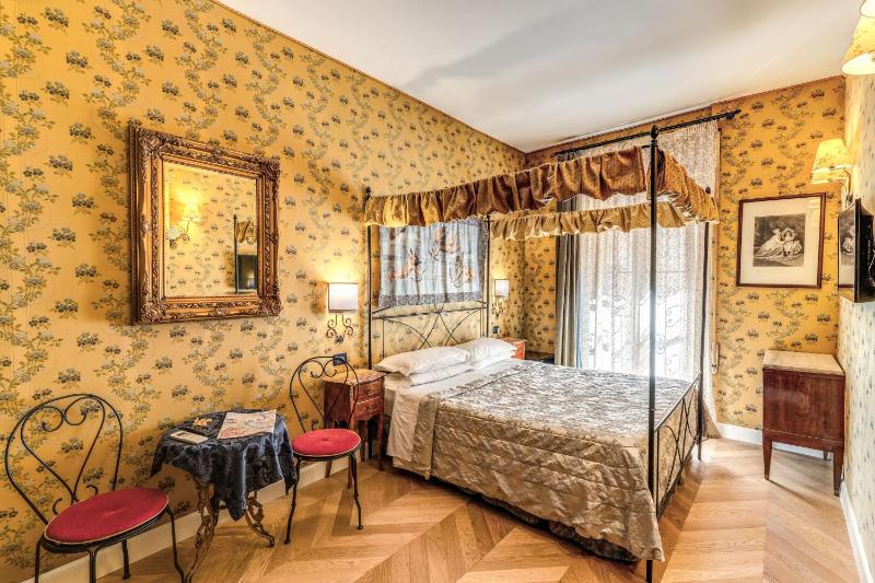 Double or Twin Room image 3