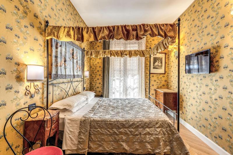 Double or Twin Room image 2