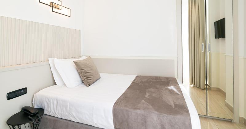 Single Room with Terrace image 3