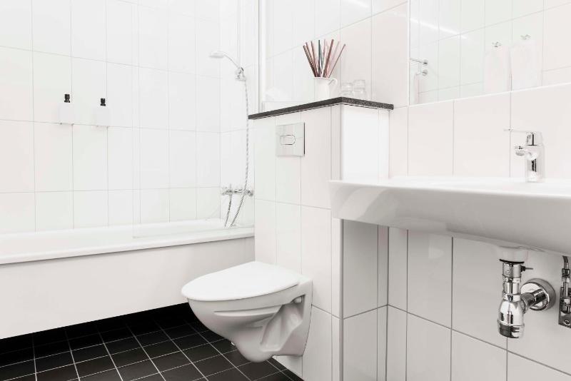 Standard Twin Room image 1