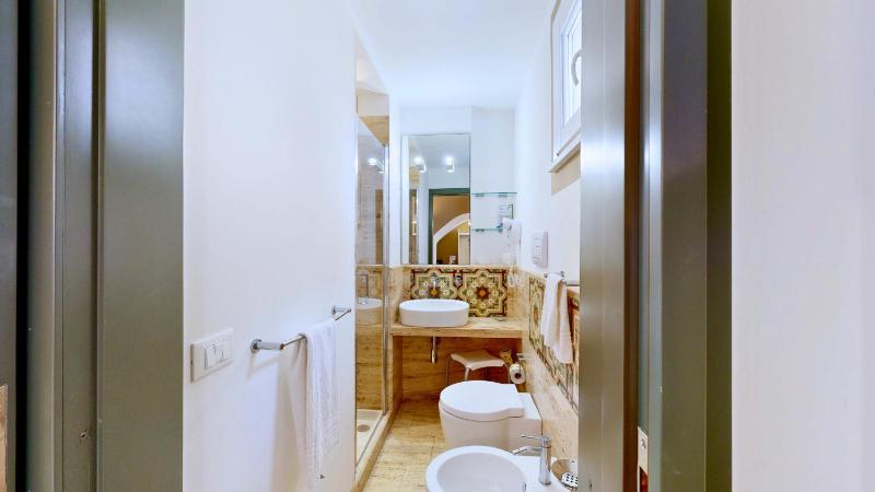 Small Double Room image 2