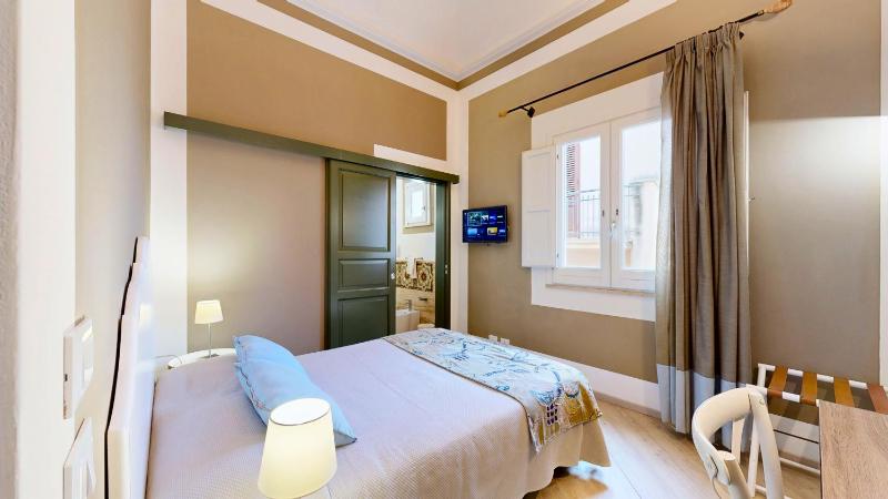 Small Double Room image 1