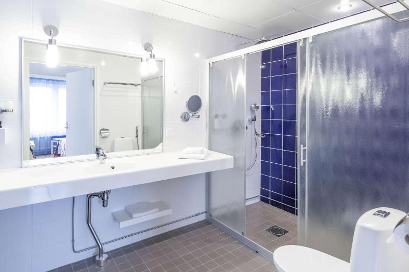 Superior King Room image 3