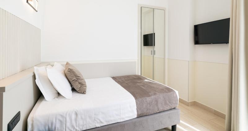 Single Room with Terrace image 2