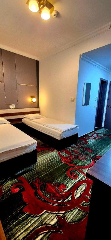 Twin Room image 4