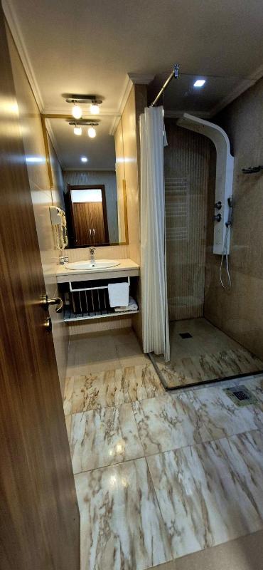 Double Room image 4