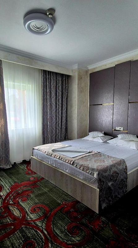 Double Room image 3