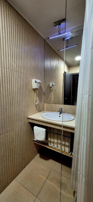 Single Room image 2