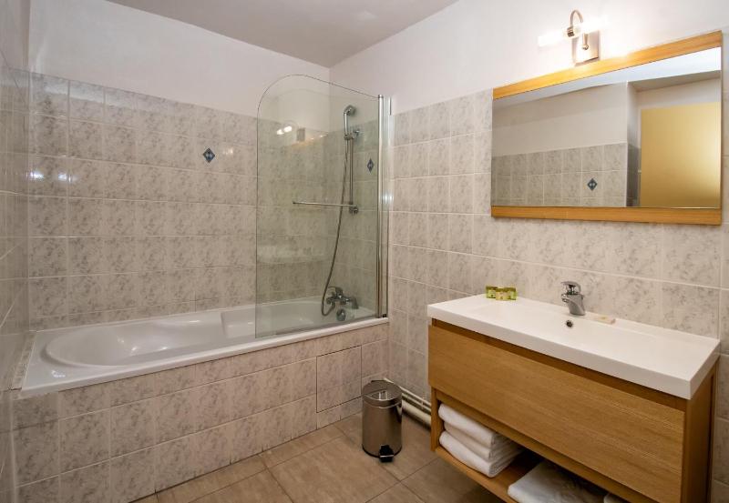 Deluxe Double or Twin Room image 2