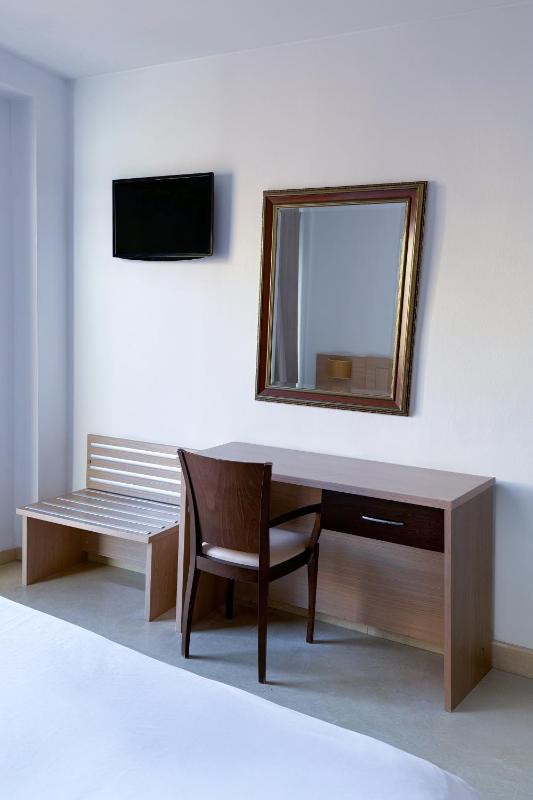 Basic Triple Room (2 Adults + 1 Child)  image 4