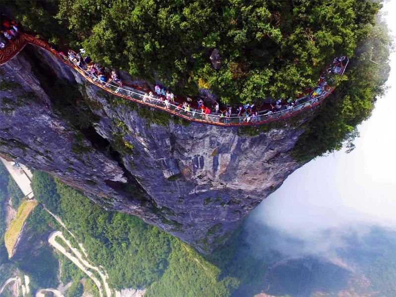 Zhangjiajie CLOUD Zhenxi Hotel- Near Forest Park EastGate about 10 Min Walk - English Butler Free Luggage Storage Tour Plan -reserve tickets for various scenic spots-Self-Service LaundryFree coffee Chinese tea - image 11