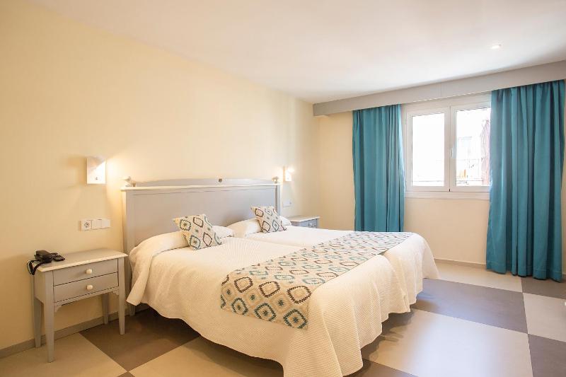 Hotel Playa Sol - image 35